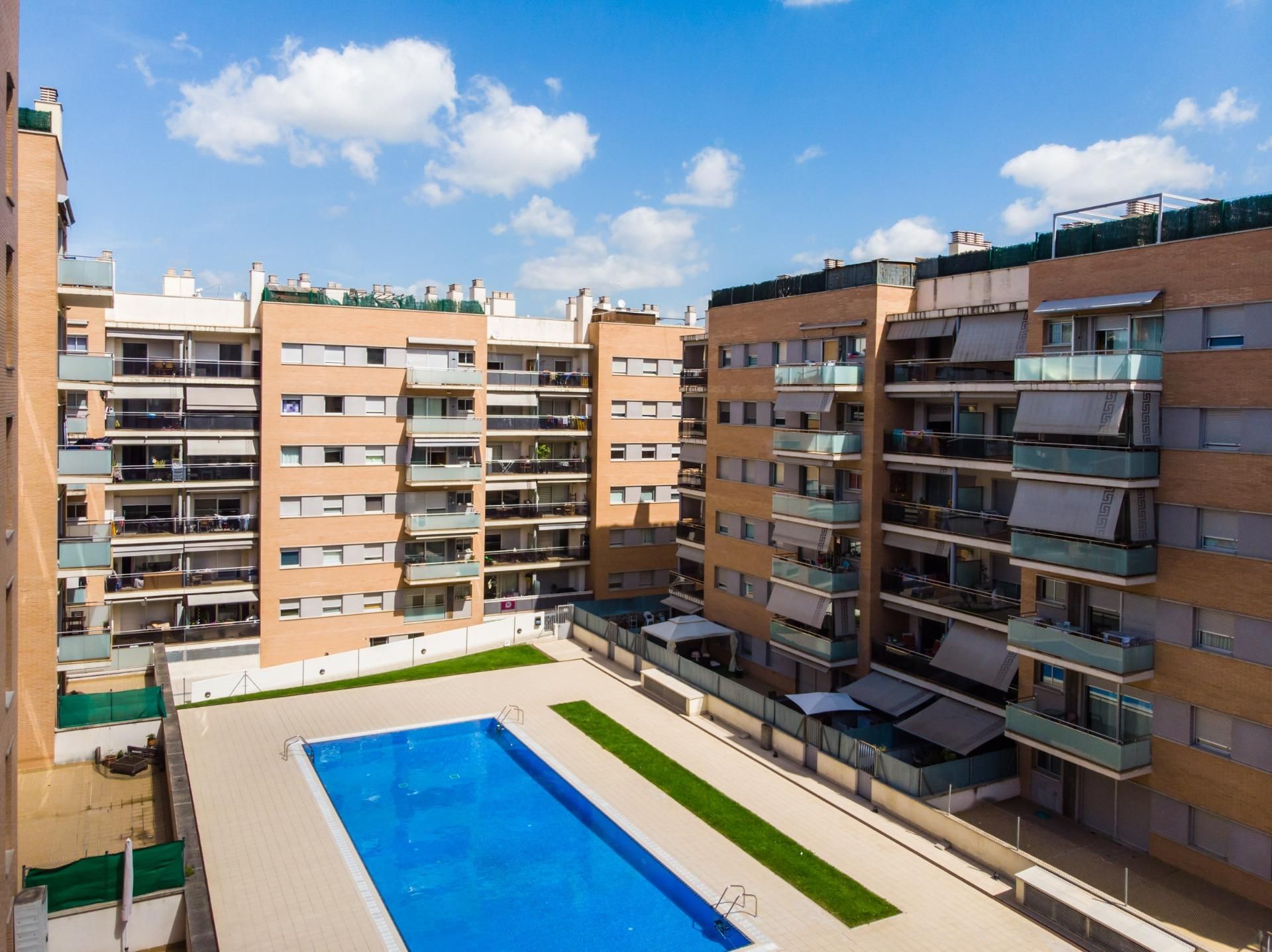 Swimming pool of Planta baja for sale in Montornès del Vallès  with Heating, Parquet flooring and Balcony