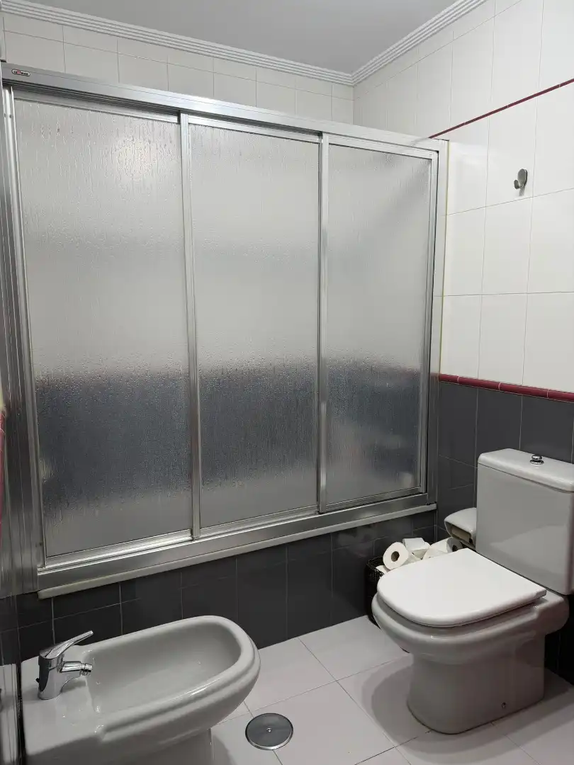 Bany de Dúplex en venda en Oviedo  amb Calefacció, Parquet i Moblat