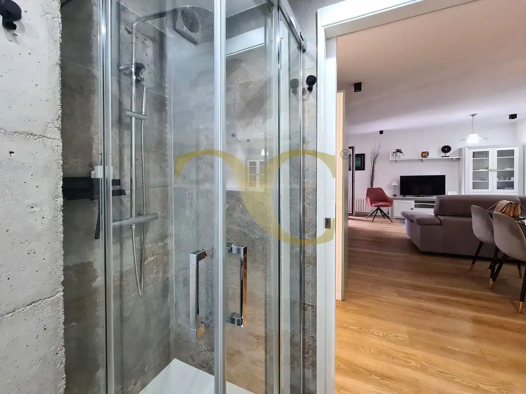 Badezimmer von Wohnung zur Miete in Oviedo  mit Heizung, Terrasse und Möbliert