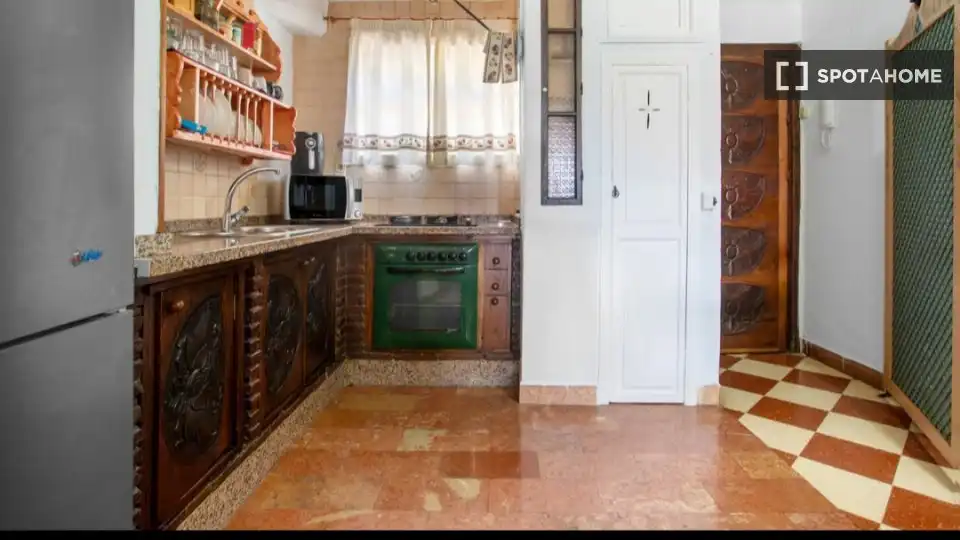 Cuina de Apartament per a compartir en Torremolinos amb Aire condicionat, Terrassa i Moblat