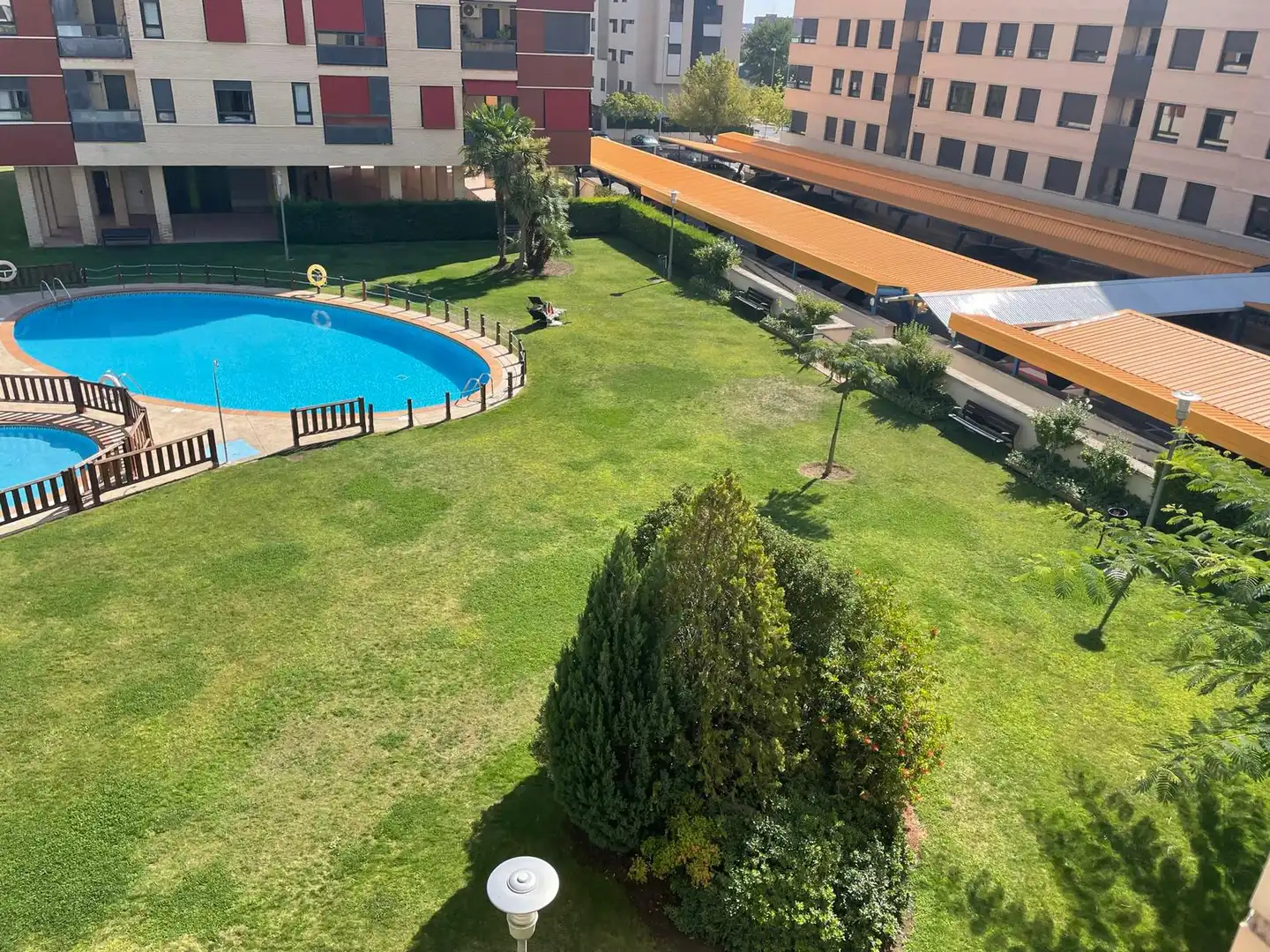 Piscina de Piso en venta en  Logroño con Calefacción, Trastero y Amueblado