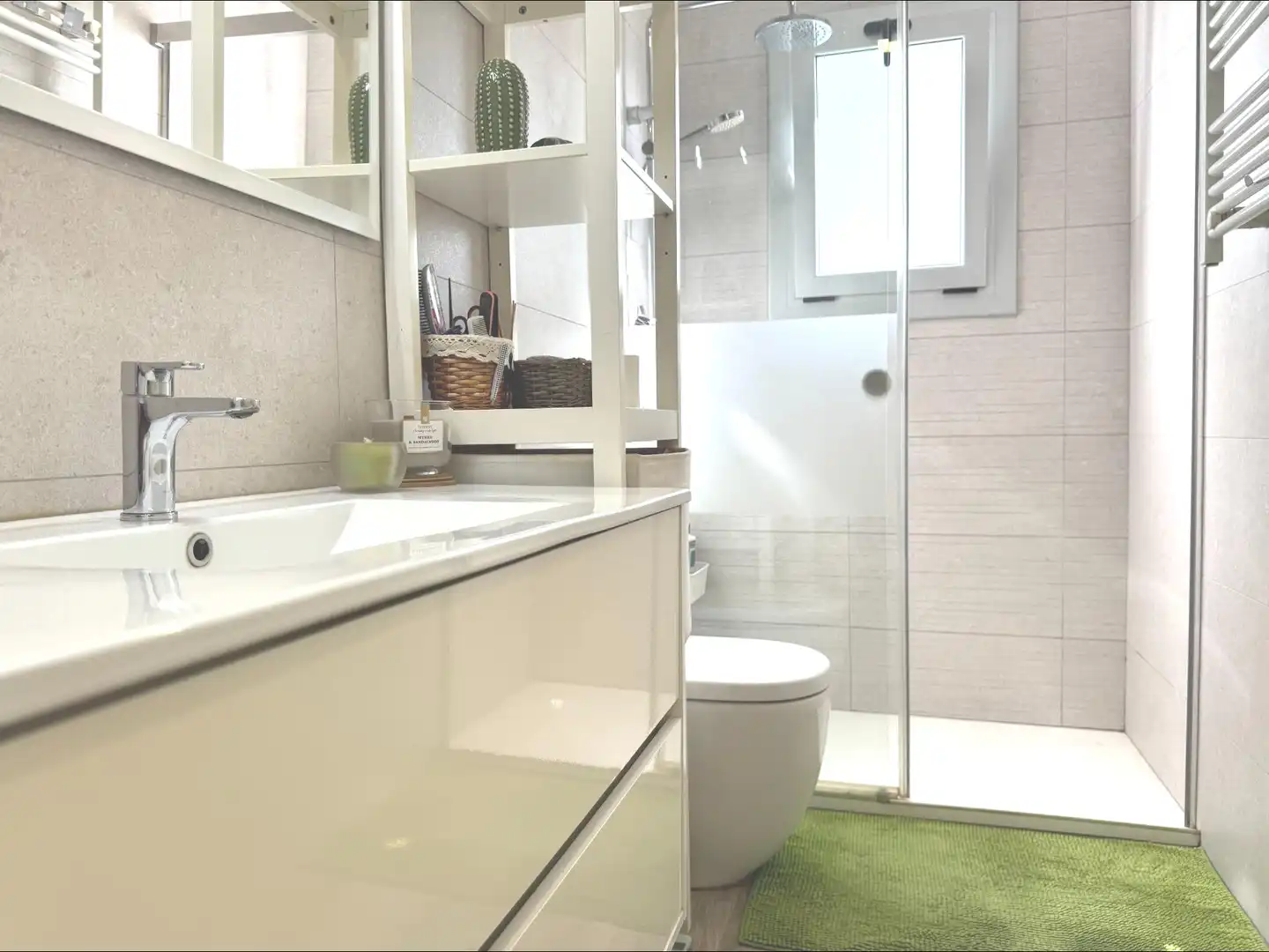 Bathroom of Flat for sale in Castelldefels  with Air Conditioner and Terrace