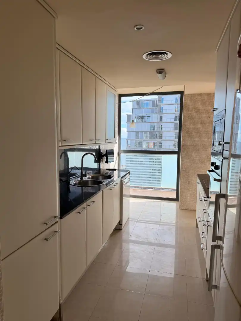 Cuina de Pis en venda en Barcelona amb Aire condicionat, Calefacció i Terrassa