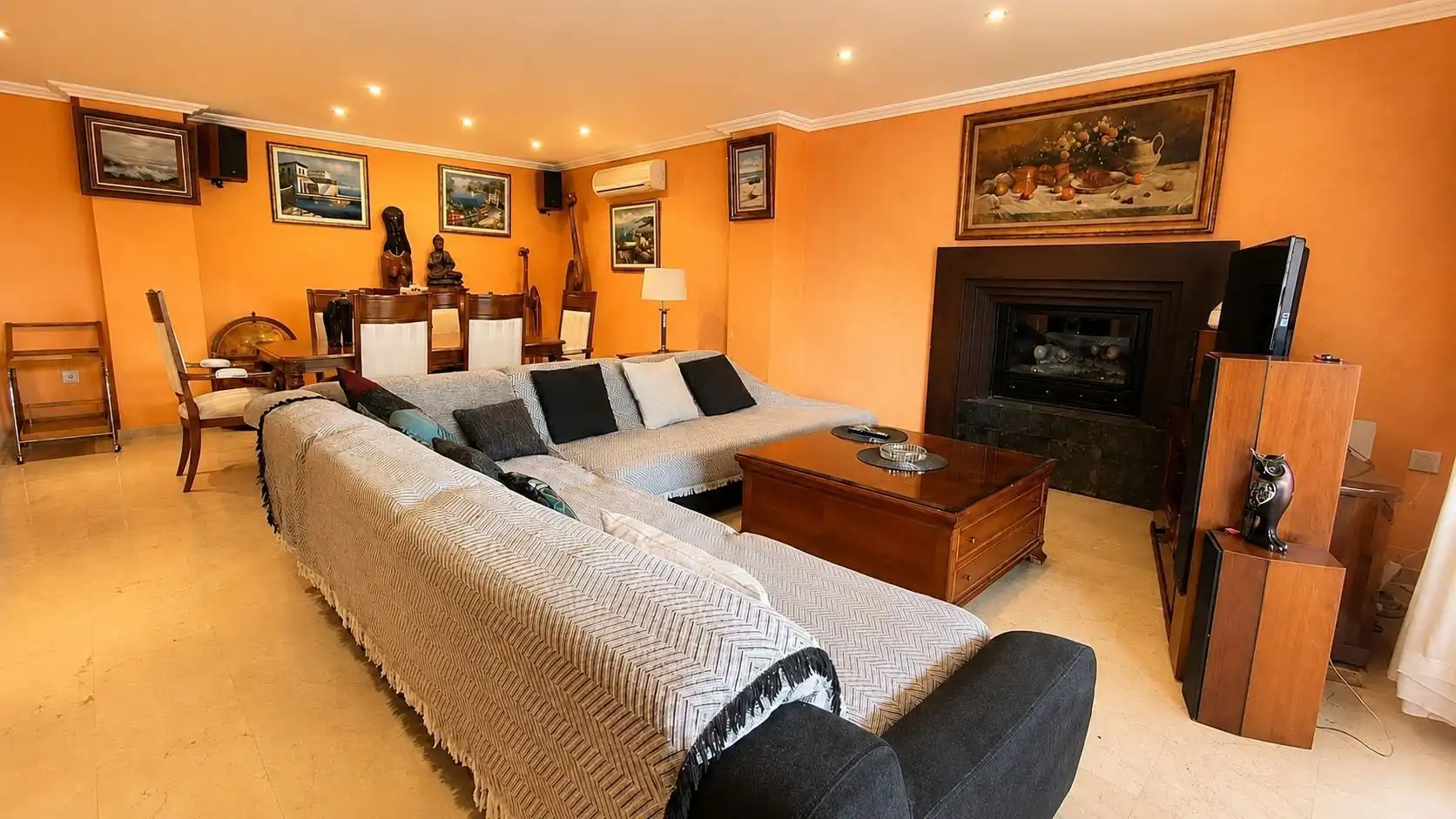 Sala d'estar de Casa o xalet en venda en Benidorm amb Aire condicionat, Calefacció i Jardí privat