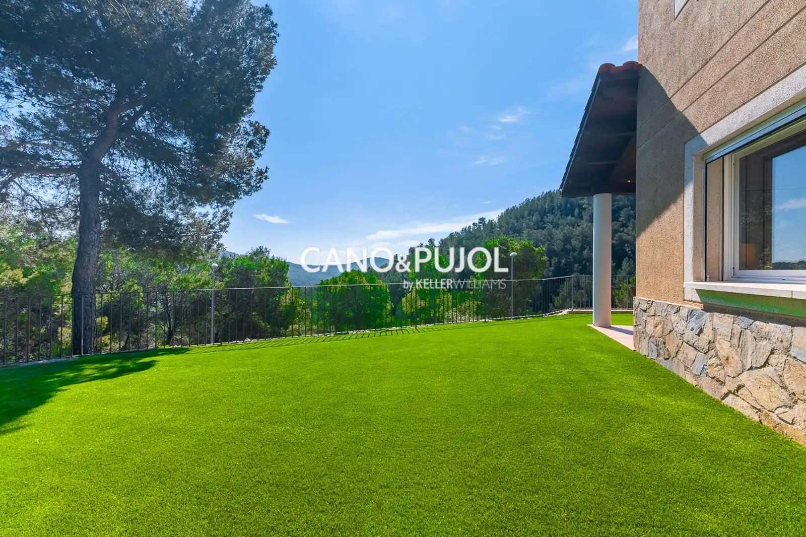 Casa o chalet en venta en Corbera de Llobregat con Calefacción, Terraza y Trastero