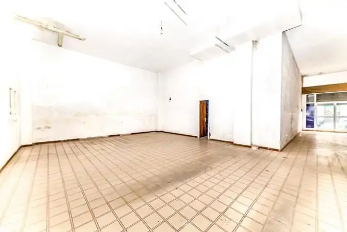 Business premises for sale in Port - Horta de Santa María
