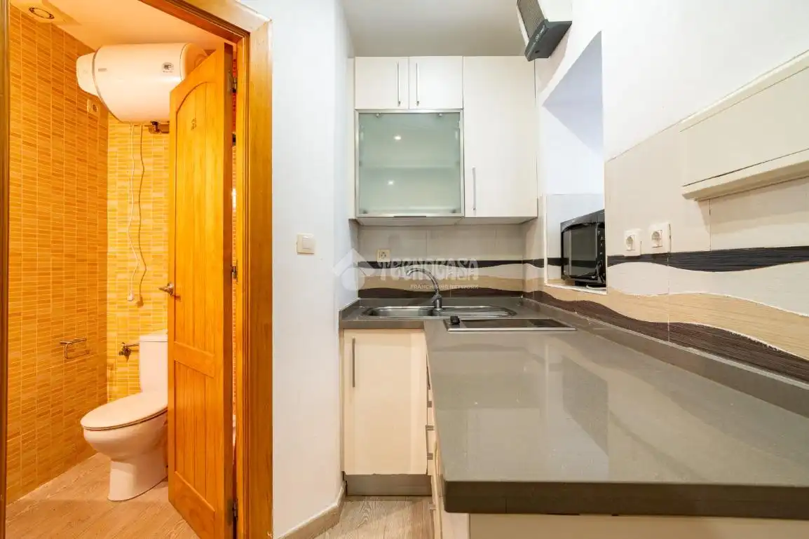 Cocina de Estudio en venta en Granada con Aire acondicionado