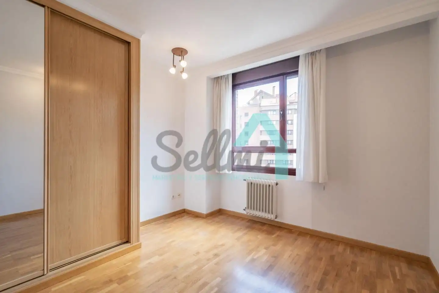 Habitación de Piso de alquiler en Oviedo  con Calefacción, Parquet y Terraza