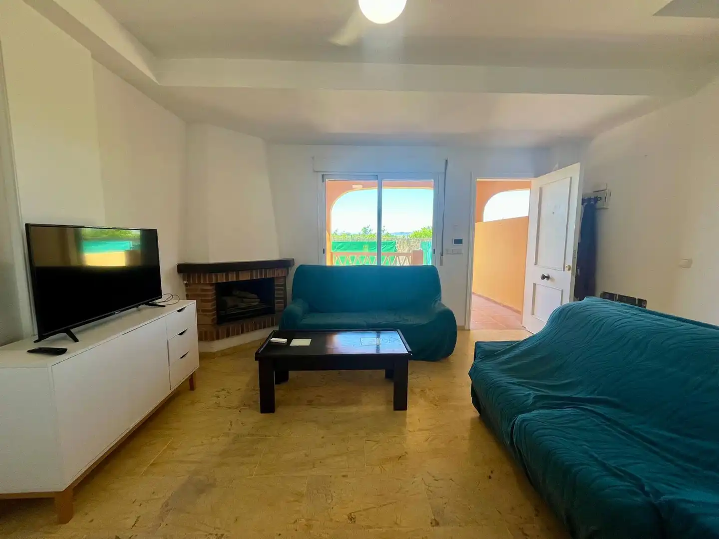 Sala d'estar de Casa adosada en venda en Vera amb Terrassa, Moblat i Piscina comunitària