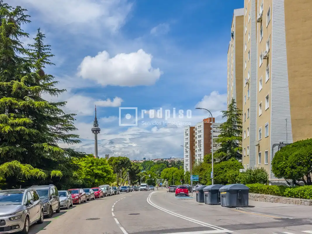 Piso en venta en del Poeta Blas de Otero, Ventas