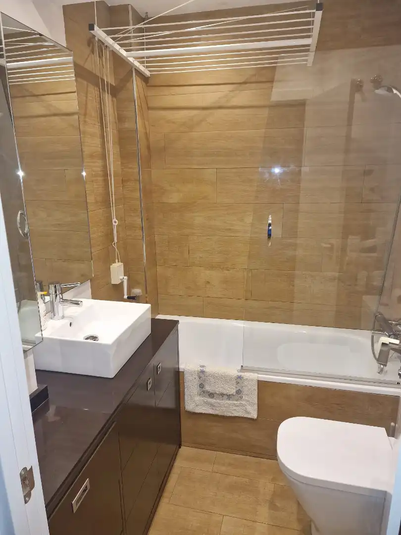 Baño de Dúplex de alquiler en Madrid con Aire acondicionado, Calefacción y Piscina
