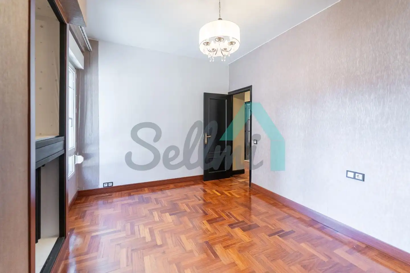 Habitación de Piso en venta en Oviedo  con Calefacción, Parquet y Terraza