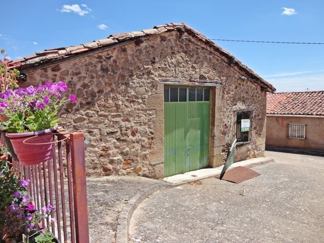 Vista exterior de Casa o xalet en venda en Salas de los Infantes