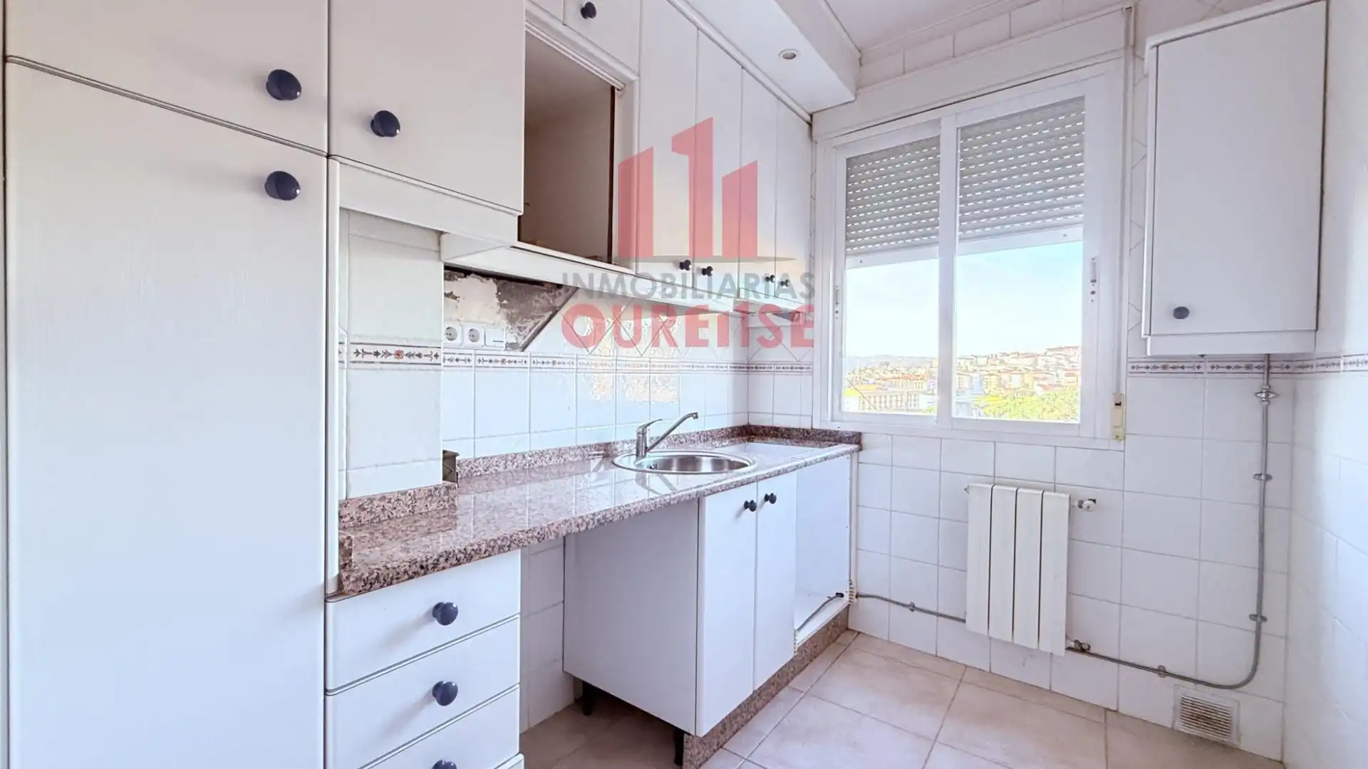 Kitchen of Buildings for sale in Ourense Capital 