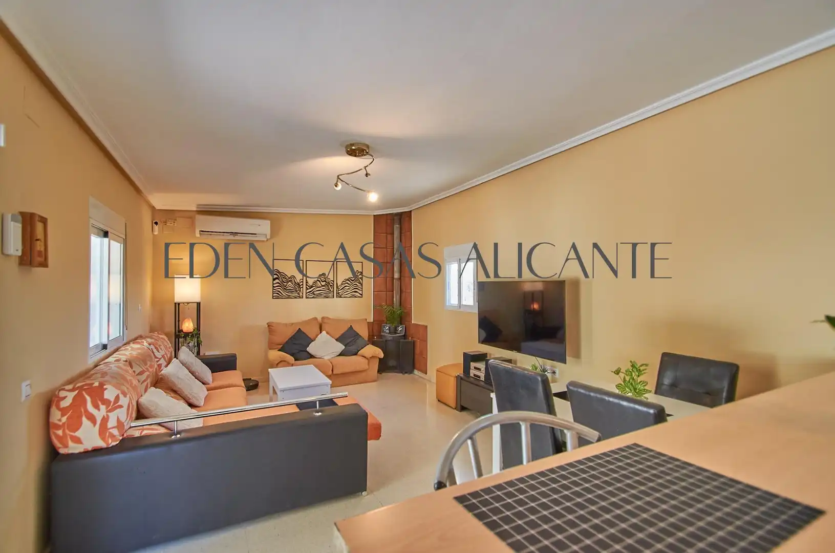 Sala d'estar de Casa o xalet en venda en Alicante / Alacant amb Aire condicionat, Jardí privat i Terrassa