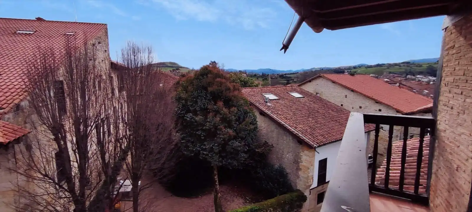 Vista exterior de Àtic en venda en Santillana del Mar amb Calefacció, Terrassa i Balcó