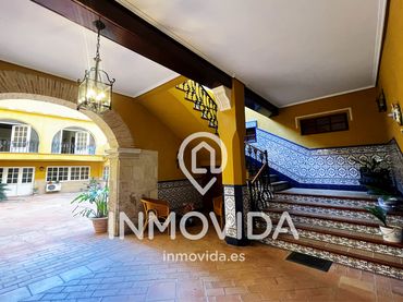 Casa con balcone in vendita a Plaça de la Trinitat
