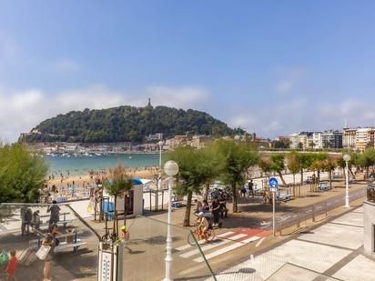 Vista exterior de Pis en venda en Donostia - San Sebastián  amb Aire condicionat i Terrassa