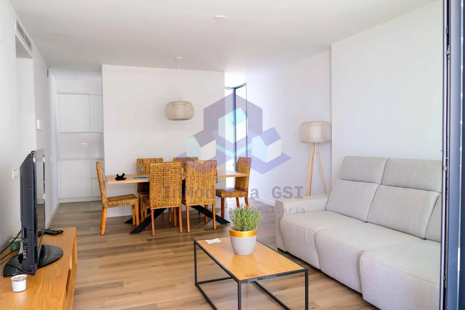 Sala d'estar de Pis de lloguer en Badalona amb Calefacció, Jardí privat i Terrassa