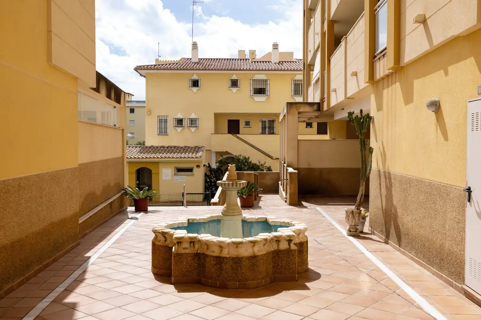 Vista exterior de Àtic en venda en Rincón de la Victoria amb Calefacció, Terrassa i Internet