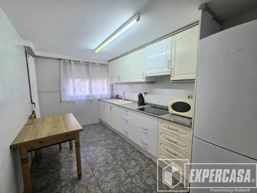 Cuina de Apartament de lloguer en Cullera amb Terrassa, Piscina i Moblat