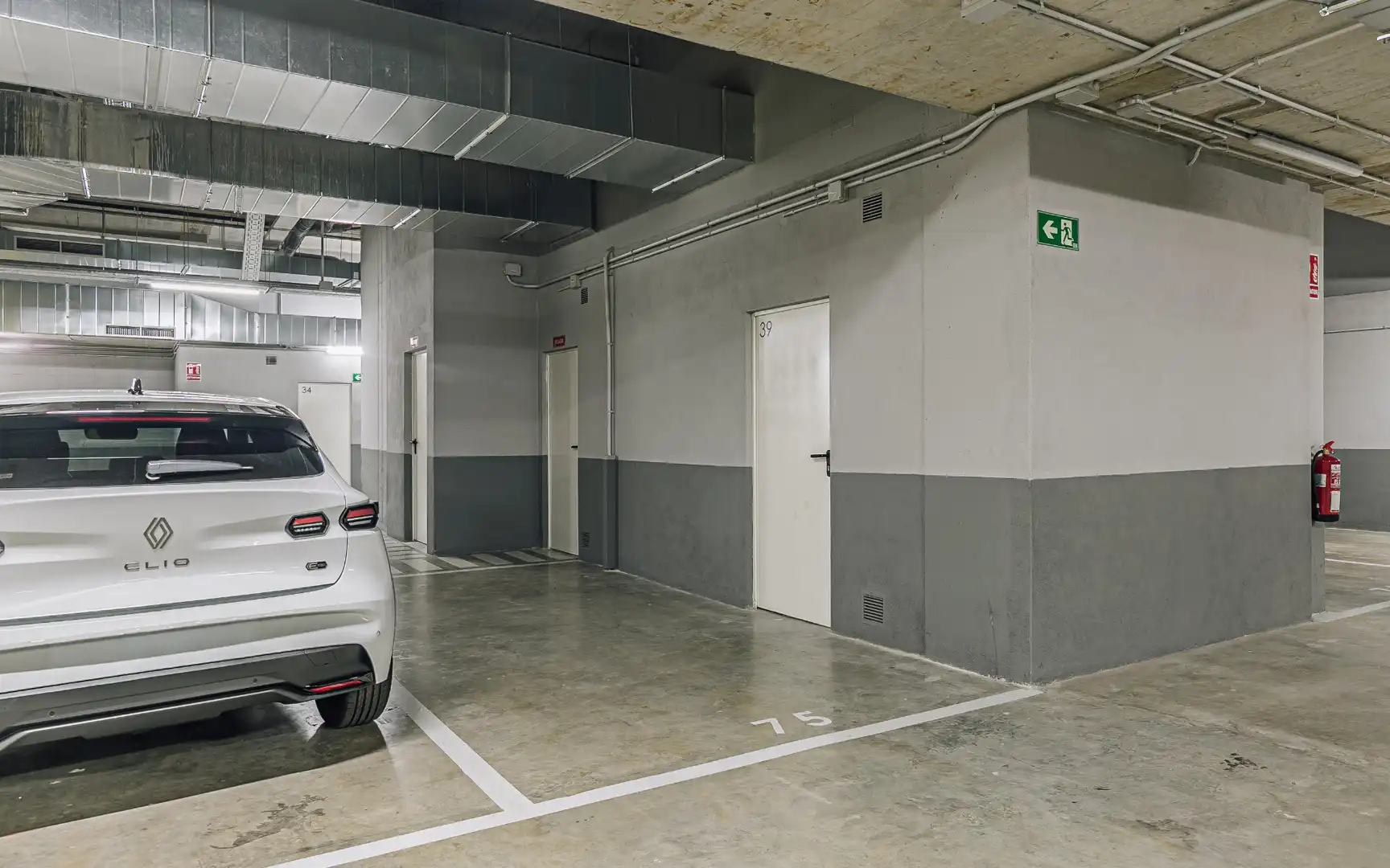 Parking de Piso en venta en L'Hospitalet de Llobregat con Aire acondicionado, Calefacción y Trastero