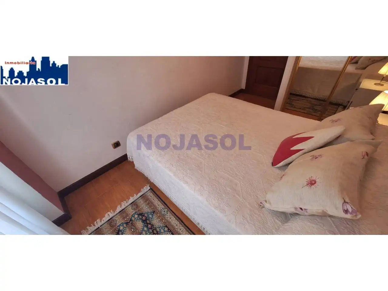 Dormitori de Apartament de lloguer en Noja amb Calefacció, Terrassa i Moblat