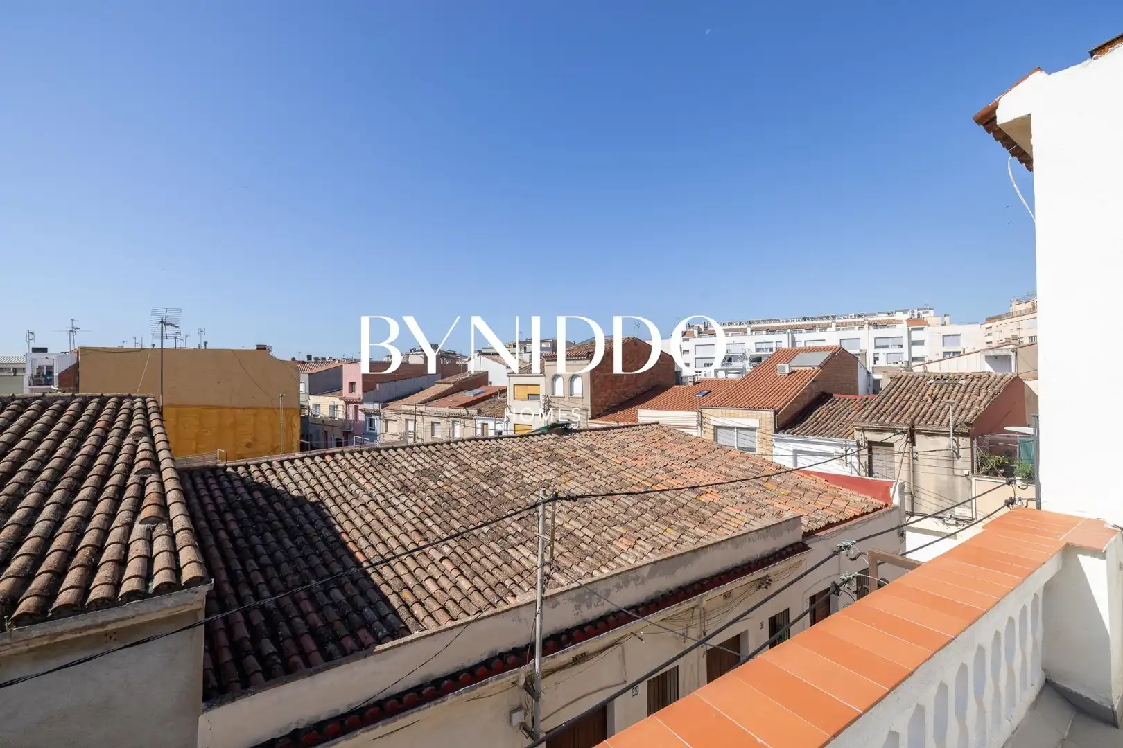 Vista exterior de Casa adosada en venda en Sabadell amb Aire condicionat, Calefacció i Jardí privat