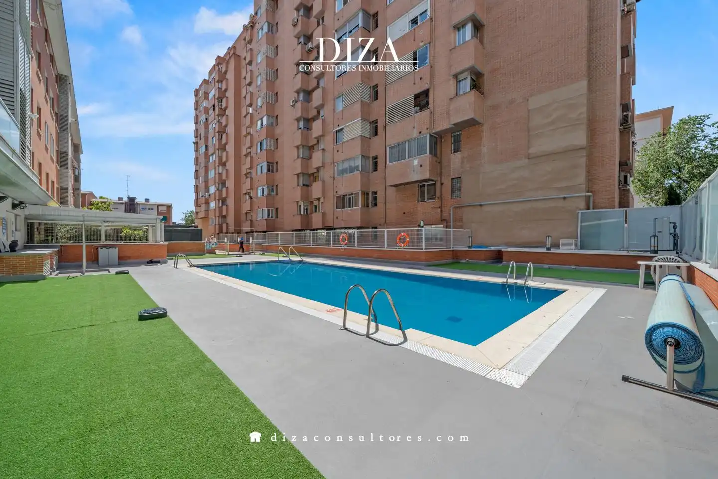 Swimming pool of Flat for rent in Madrid  with Air Conditioner, Heating and Terrace