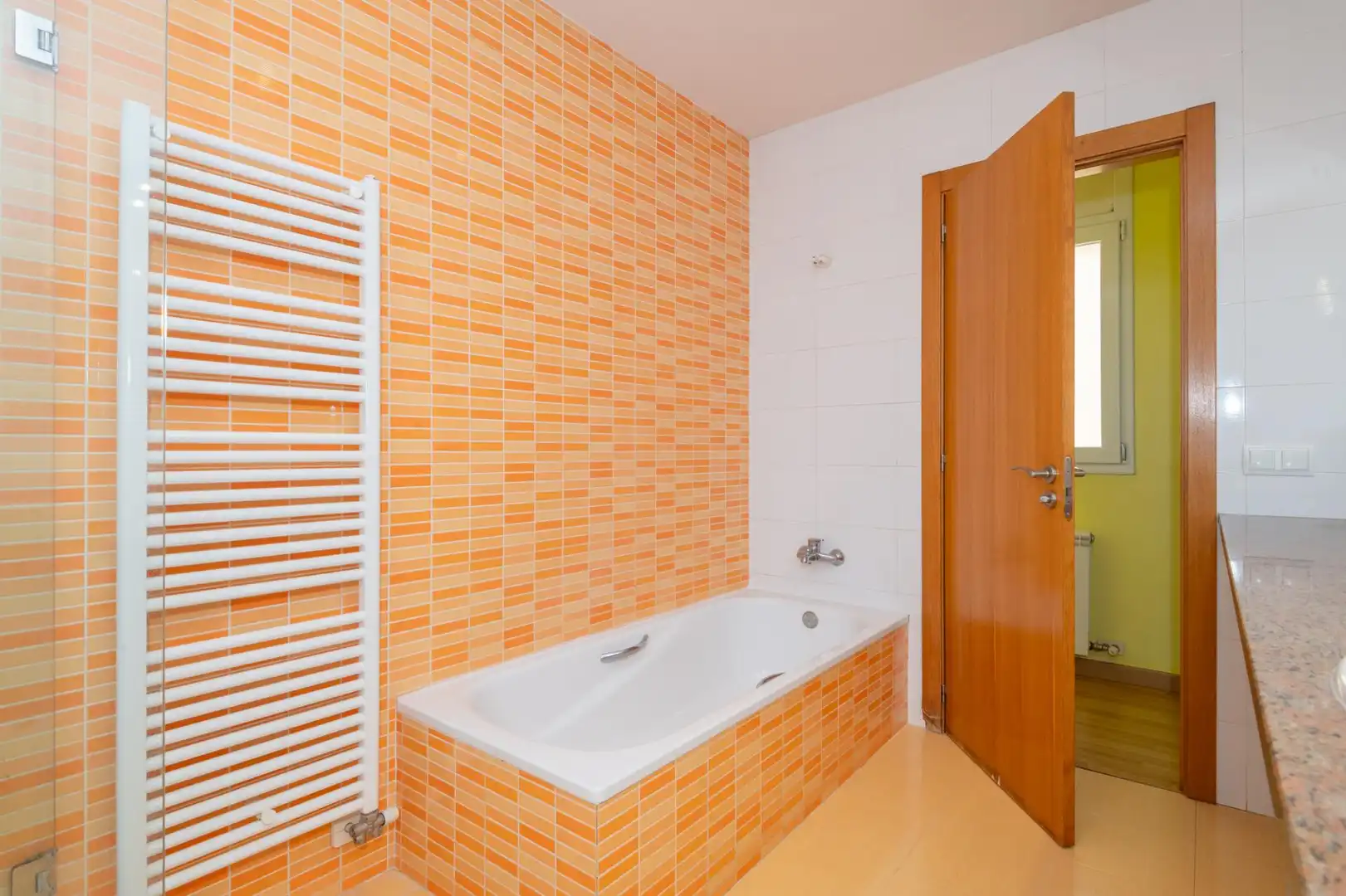 Bathroom of Houses for sale in Flaçà  with Air Conditioner and Heating