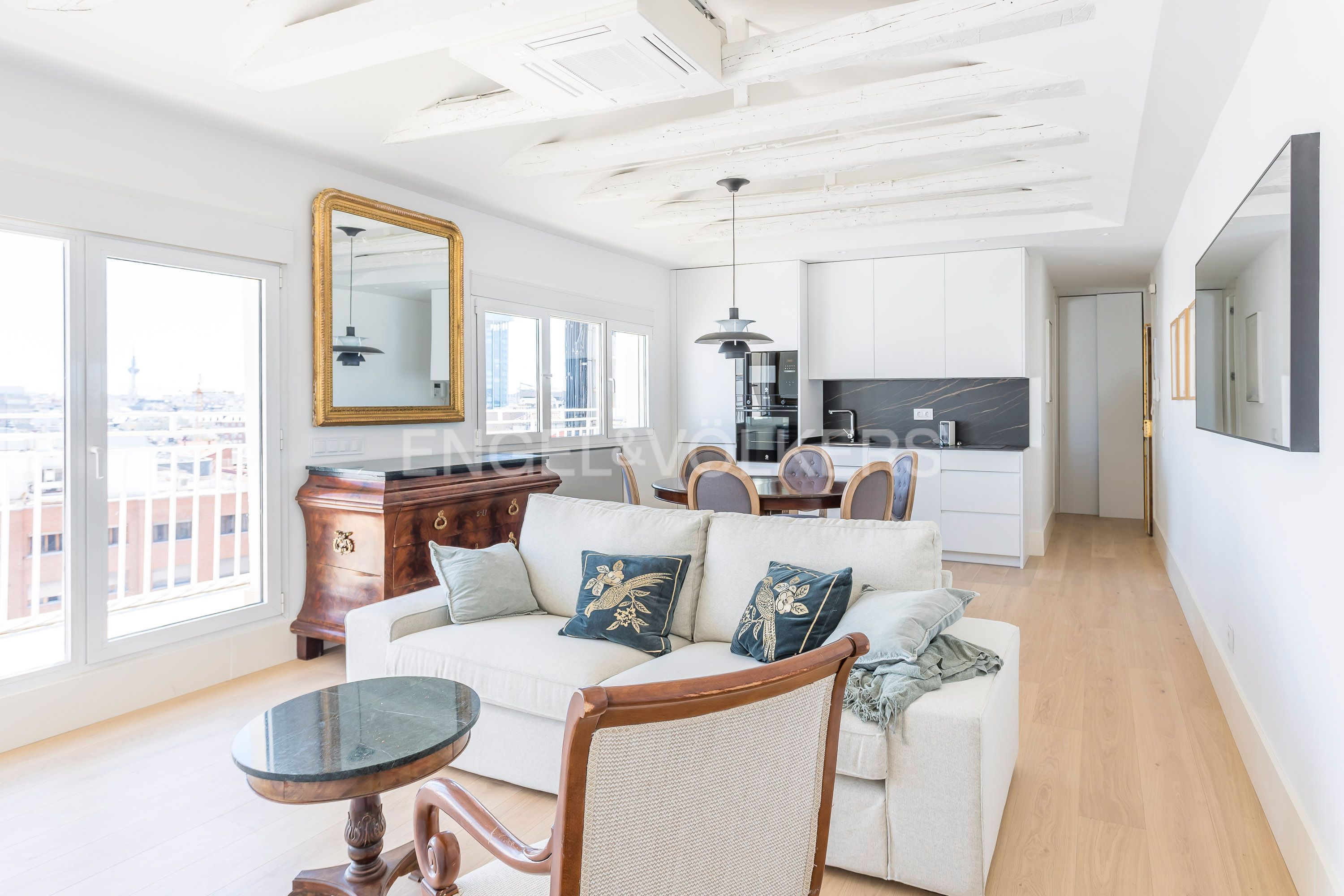 Living room of Attic to rent in  Madrid Capital  with Air Conditioner, Heating and Terrace