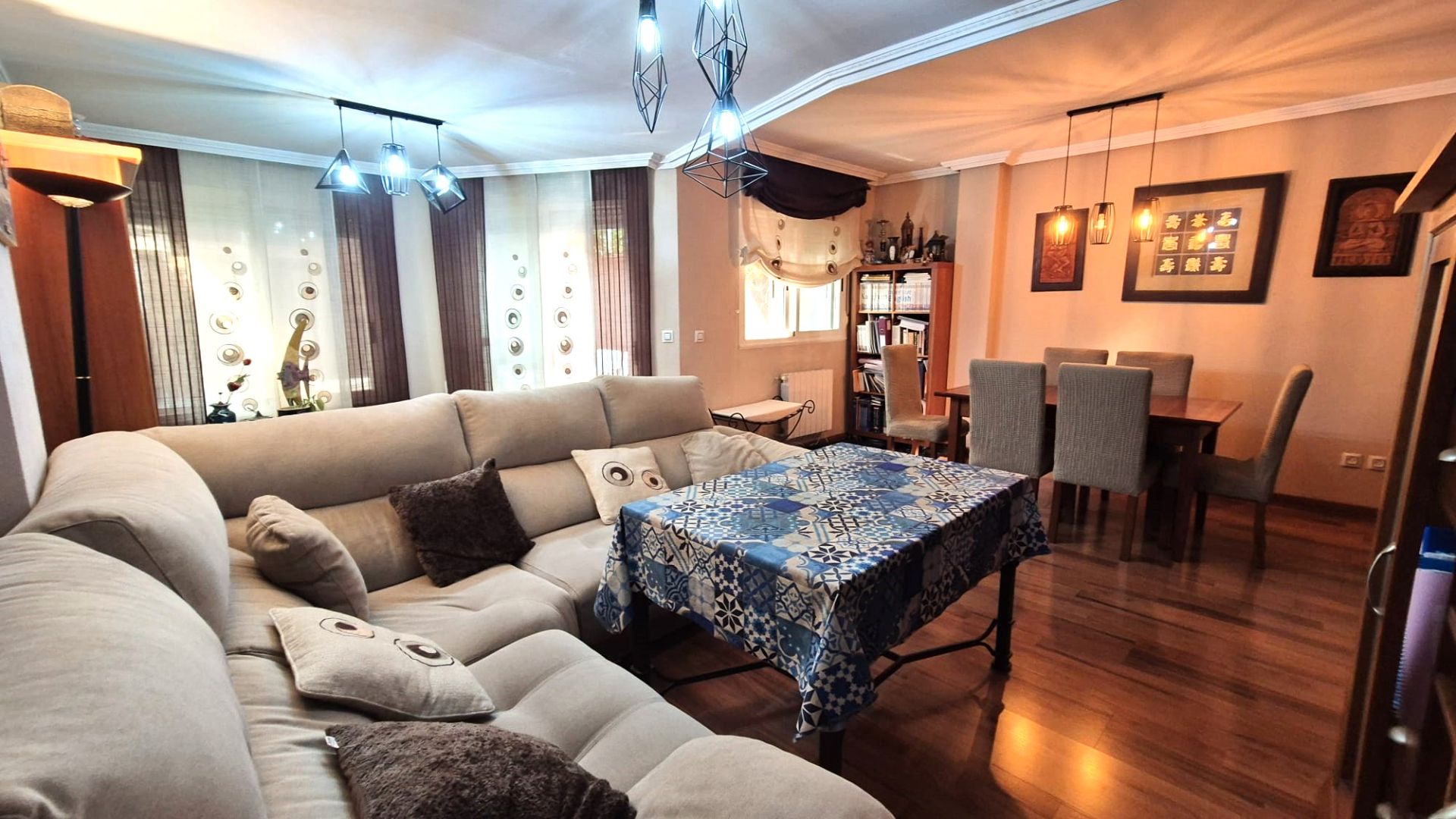 Sala d'estar de Casa adosada en venda en Badajoz Capital amb Aire condicionat, Calefacció i Jardí privat