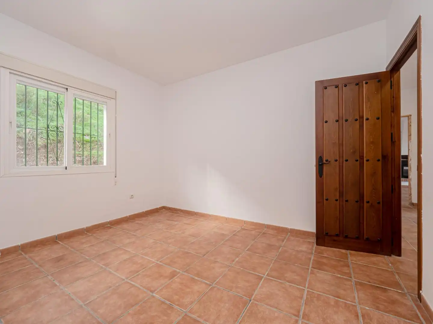 Habitación de Finca rústica en venta en Viñuela con Terraza, Piscina y Alarma