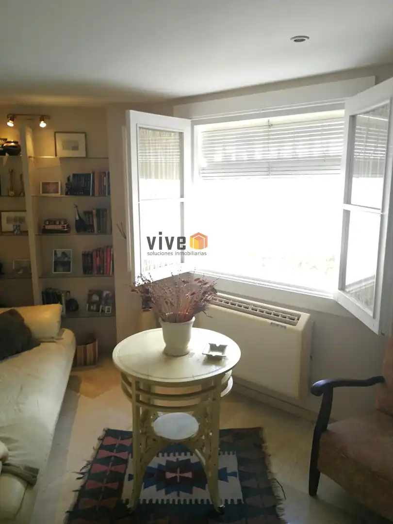 Living room of Flat for sale in Sevilla  with Air Conditioner, Heating and Furnished