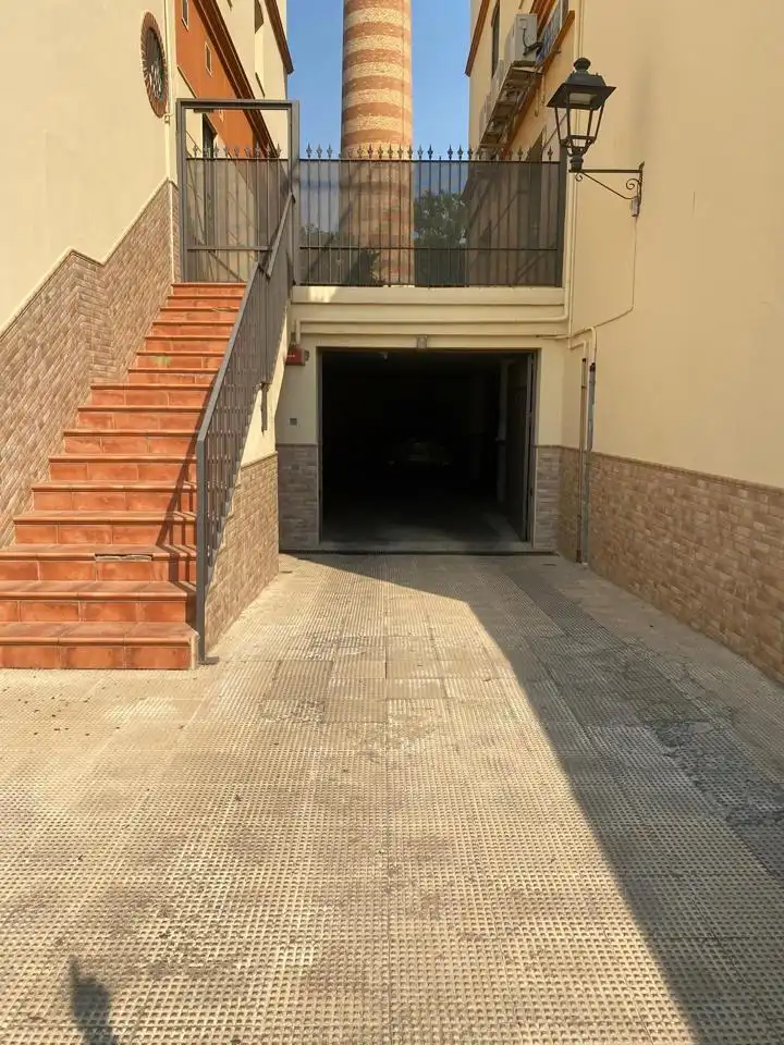 Aparcament de Pis de lloguer en Dos Hermanas amb Aire condicionat, Terrassa i Moblat