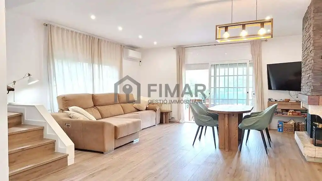 Sala de estar de Casa o chalet en venta en Vilassar de Dalt con Aire acondicionado, Calefacción y Jardín privado