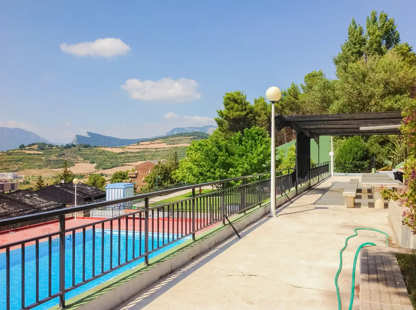 Piscina de Piso en venta en Estella / Lizarra con Calefacción, Jardín privado y Terraza