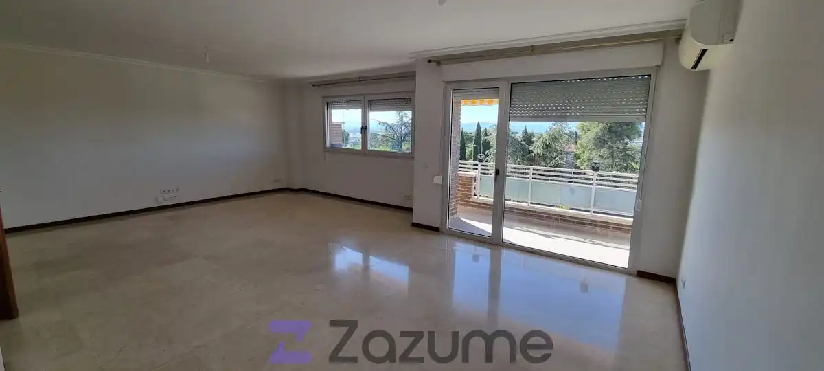 Living room of Flat for rent in Madrid  with Air Conditioner, Heating and Private garden