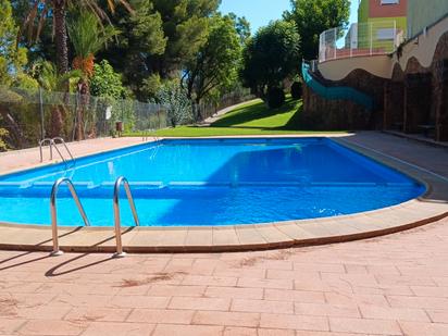 Piscina de Casa adosada en venda en Almoines amb Aire condicionat, Jardí privat i Terrassa