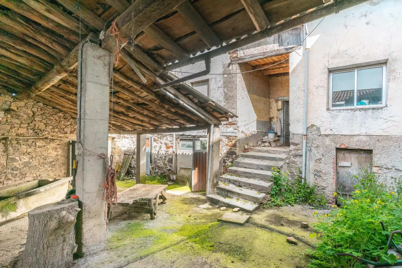 Vista exterior de Casa o xalet en venda en Cangas del Narcea amb Calefacció, Terrassa i Moblat