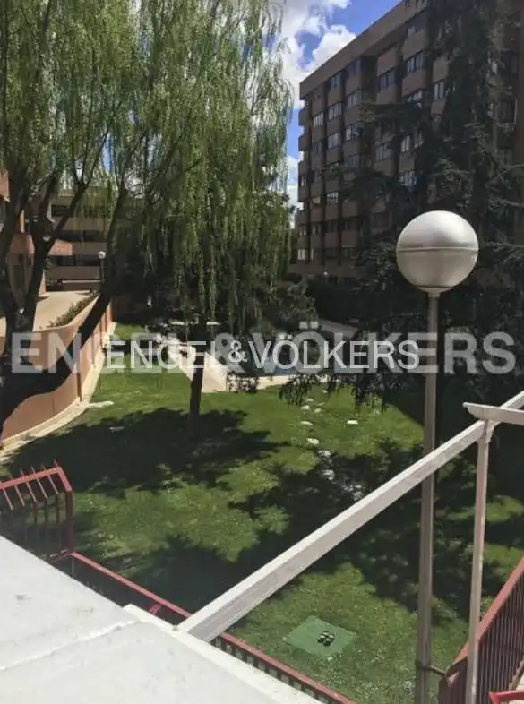Terrassa de Pis de lloguer en Madrid amb Aire condicionat, Calefacció i Jardí privat