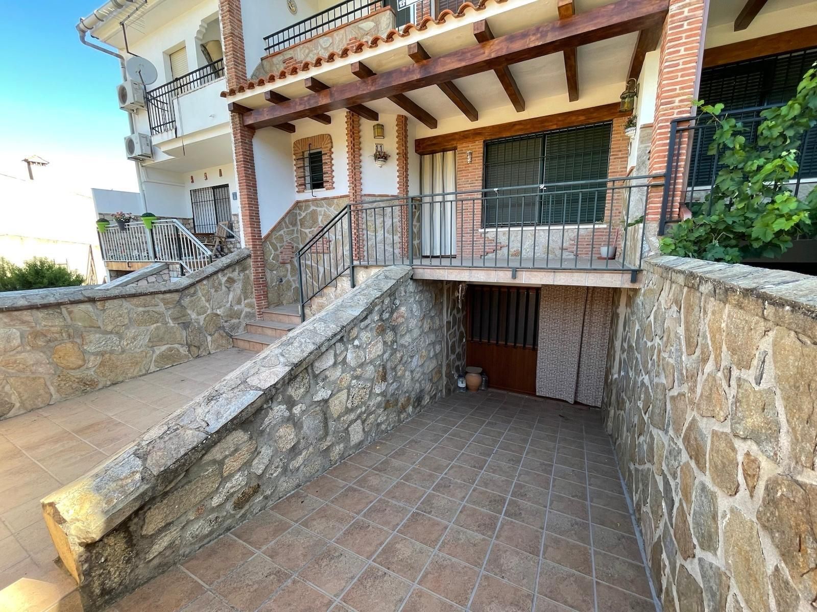 Casa adosada en venta en Montánchez con Aire acondicionado, Terraza y Trastero