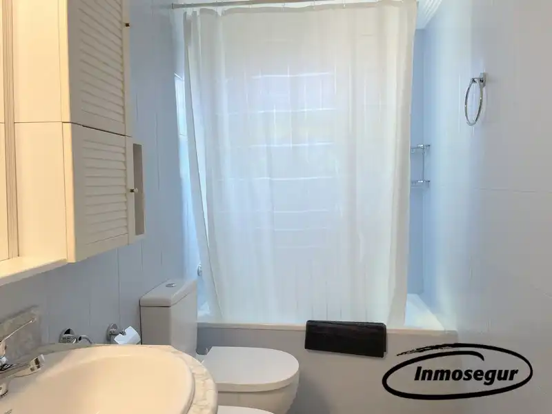 Baño de Piso en venta en Salou con Terraza, Amueblado y Piscina comunitaria