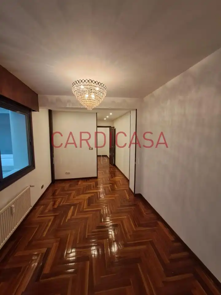 Piso de alquiler en Vigo  con Calefacción, Parquet y Balcón
