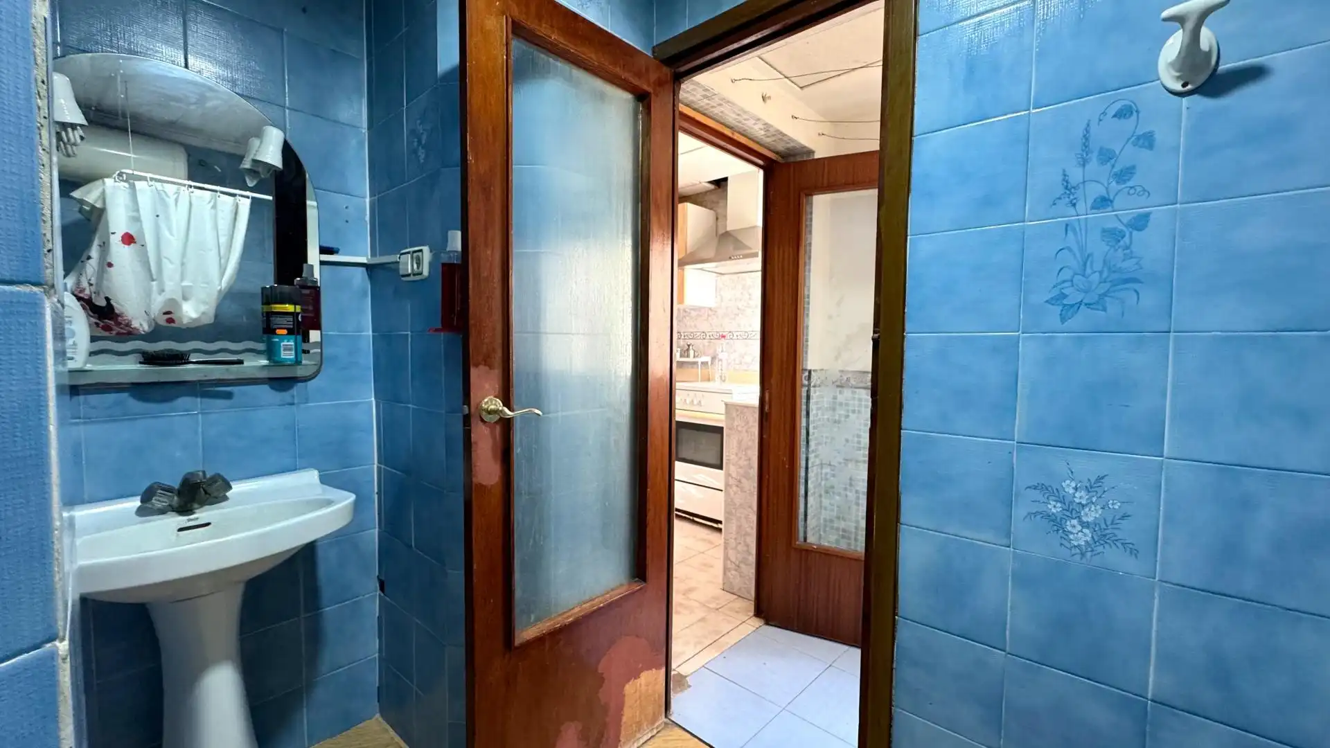 Bathroom of Flat for sale in Elda  with Air Conditioner, Heating and Balcony