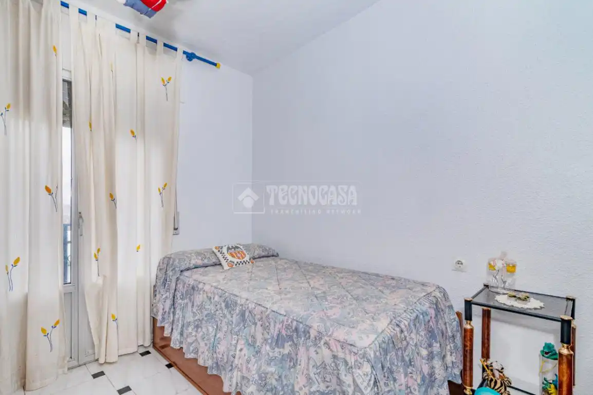Habitación de Casa adosada en venta en Rute con Terraza y Balcón