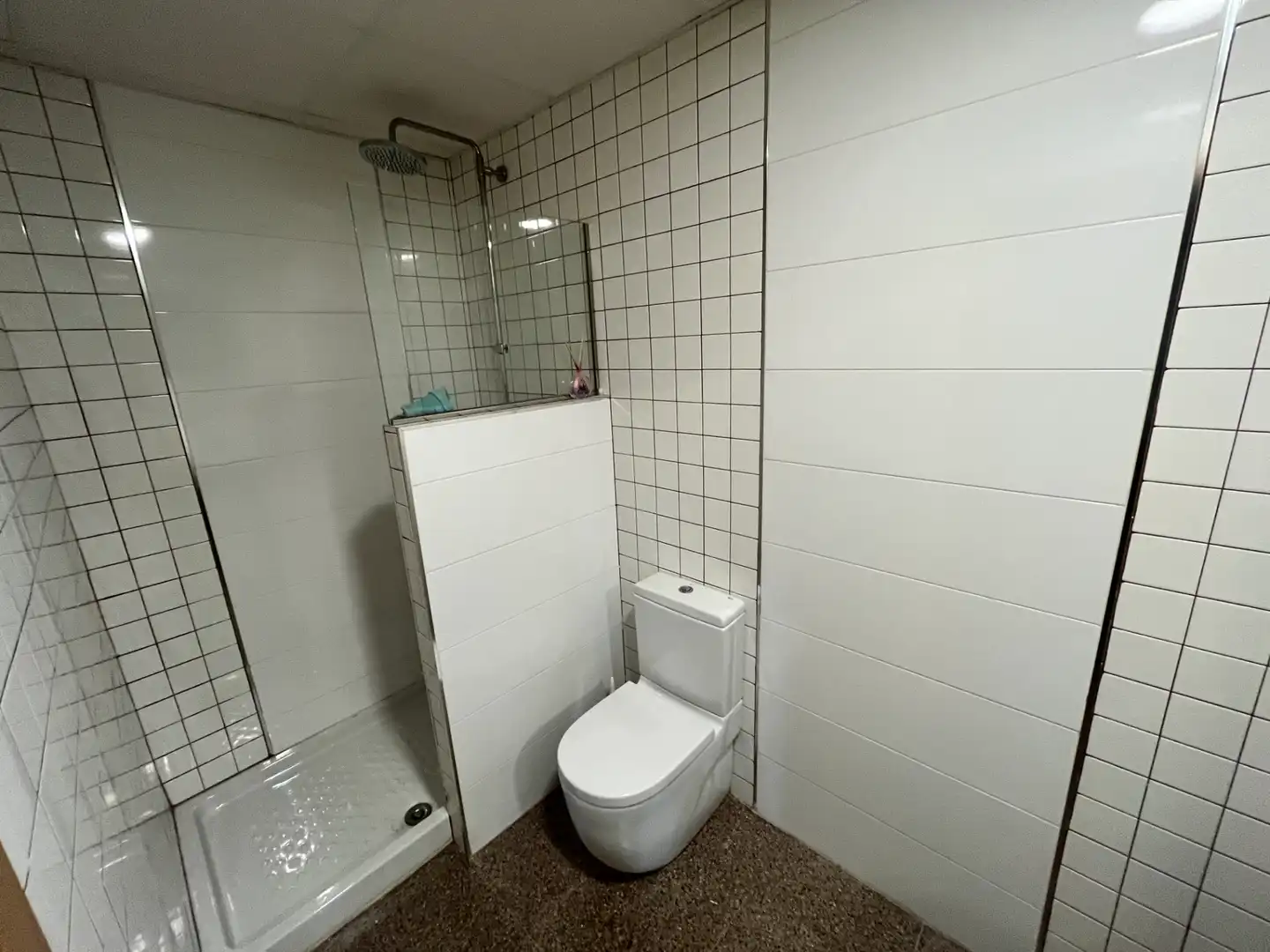 Badezimmer von Fabrikhallen zur Miete in Badalona mit Heizung und Alarm