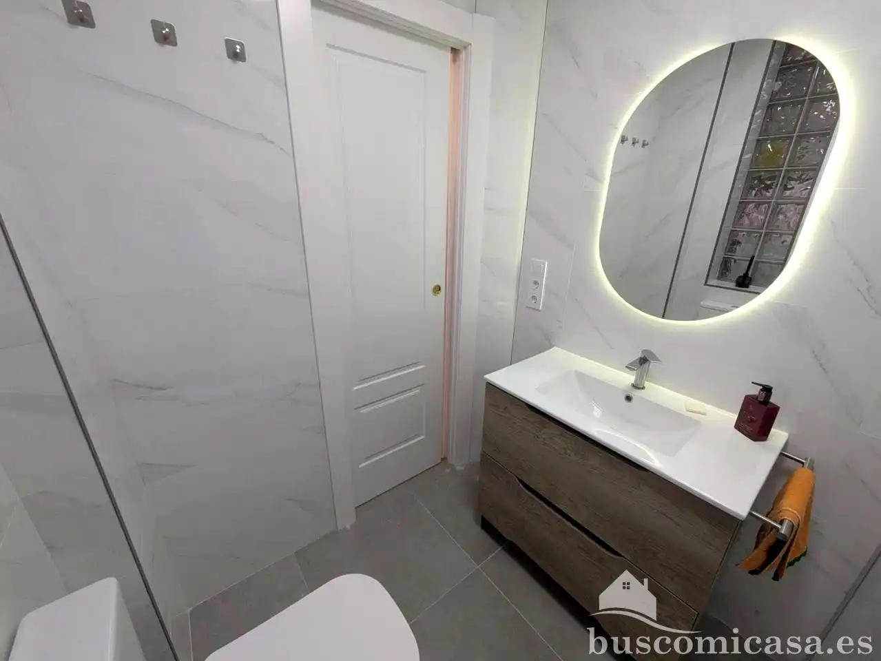 Flat for rent in Calle Canalejas, Centro ciudad