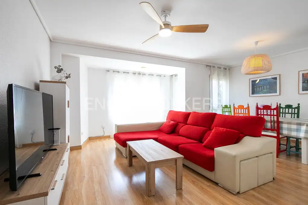 Living room of Flat for rent in Valencia  with Heating, Parquet flooring and Terrace