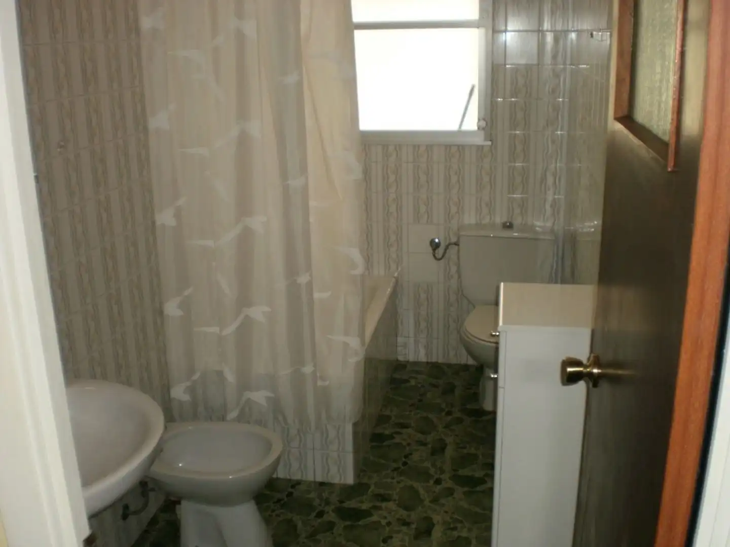 Badezimmer von Wohnung zur Miete in A Coruña Capital 
